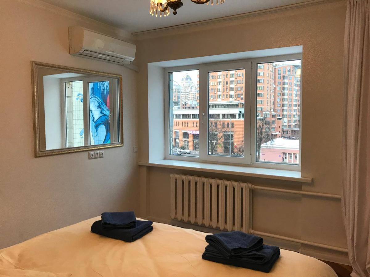 Sunny Apartment Overlooking The Royal Village Kiev Extérieur photo