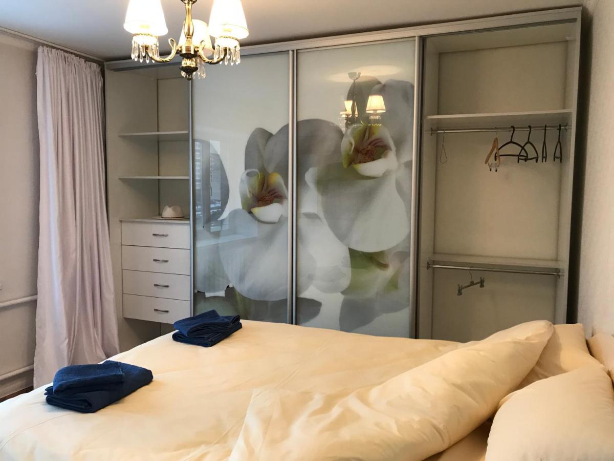 Sunny Apartment Overlooking The Royal Village Kiev Extérieur photo